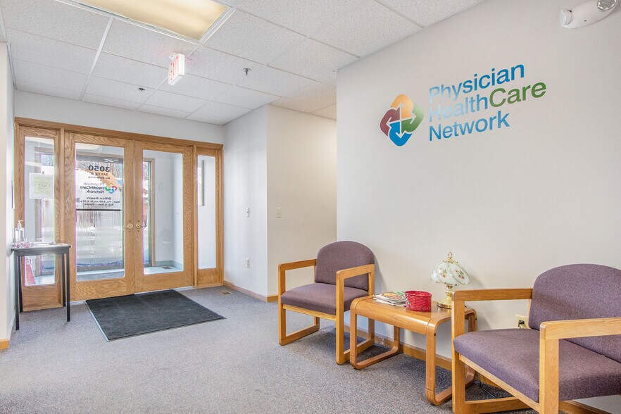 More Photos Of 3050 Commerce Dr, Fort Gratiot Office For Sale