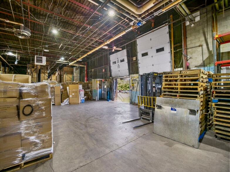 More Photos Of 1434-1440 County Rd, Wantage Warehouse For Sale