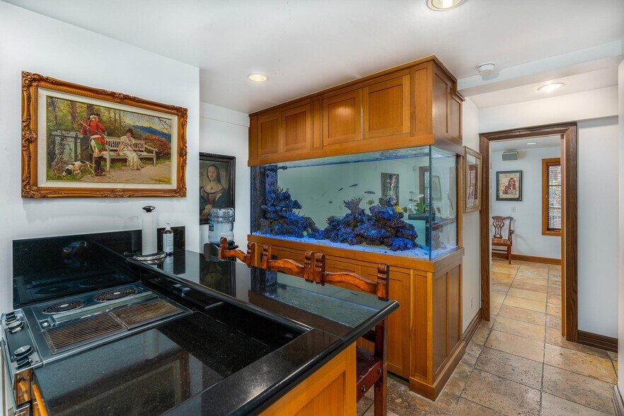 More Photos Of 8752 Holloway Dr, West Hollywood Office For Sale