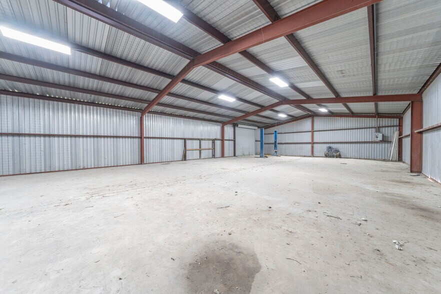 More Photos Of 4139 Burleson Blvd, Alvarado Warehouse For Sale