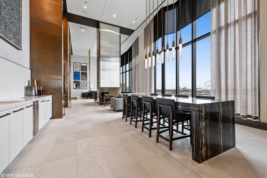 More Photos Of 211 N Harbor Dr, Chicago Apartments For Lease