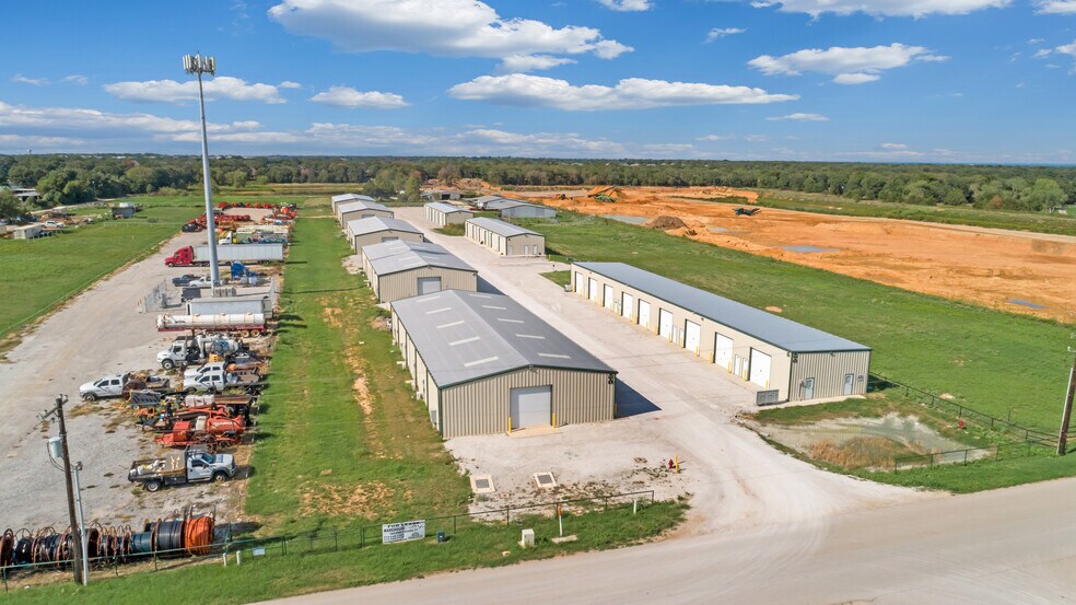 More Photos Of 9053 Ike Byrom Rd, Aubrey Warehouse For Lease