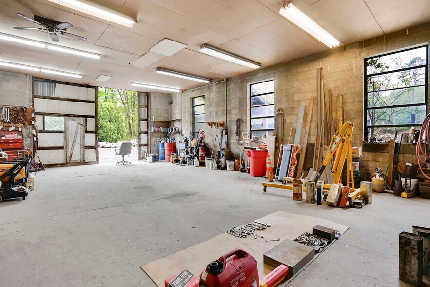 More Photos Of 91 Squawfield Rd, Westfield Service For Sale