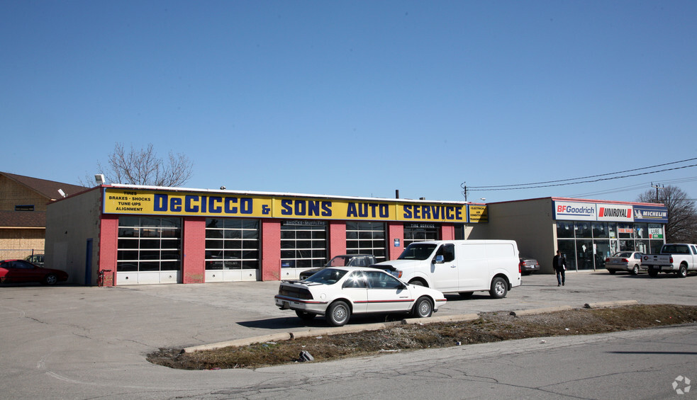 Primary Photo Of 2146 Kipling Ave, Toronto Auto Repair For Lease