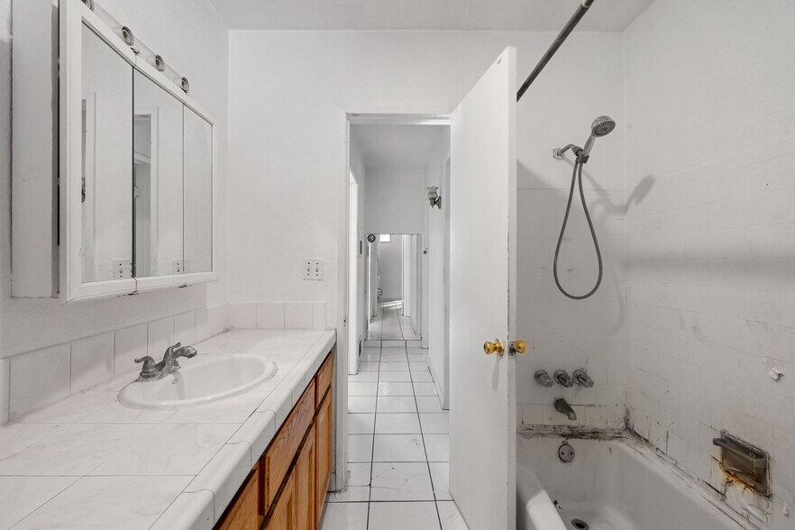 More Photos Of 339-341 E 220th St, Carson Multifamily For Sale