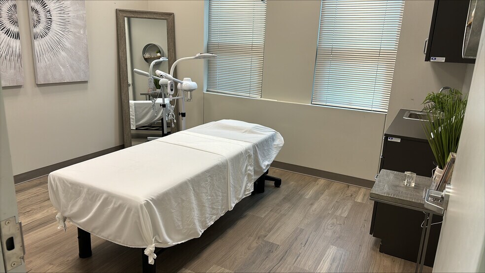 More Photos Of 411 Lantern Bend Dr, Houston Medical For Lease