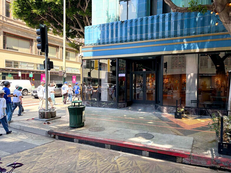 More Photos Of 215 W 9th St, Los Angeles Apartments For Lease