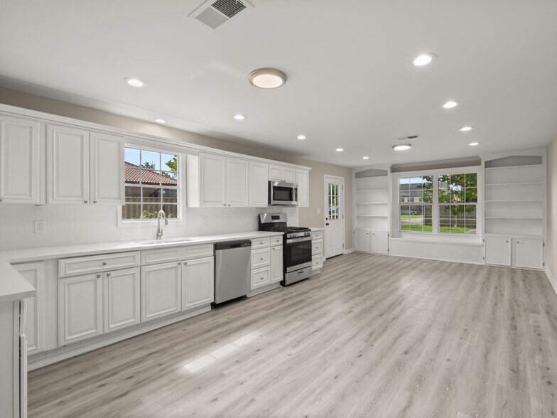 More Photos Of 101 W Center St, DeQuincy Office For Lease