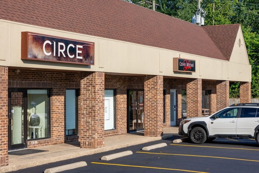 More Photos Of 3642 Brownsboro Rd, Louisville Unknown For Lease