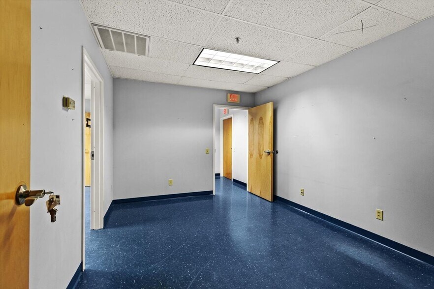 More Photos Of 617 Mulberry St, Elizabethtown Office For Sale