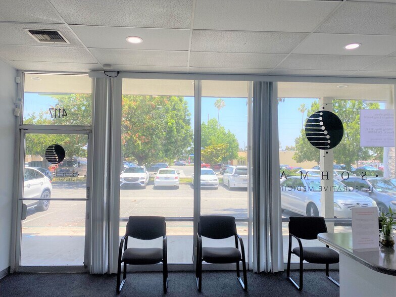 More Photos Of 4105-4129 South St, Lakewood Unknown For Lease