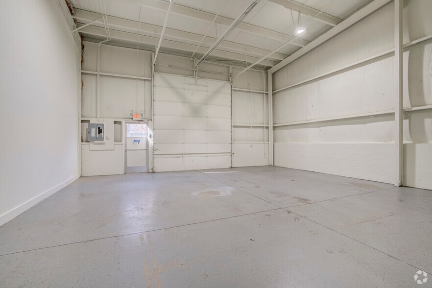 More Photos Of 5499 Perry Dr, Waterford Warehouse For Lease