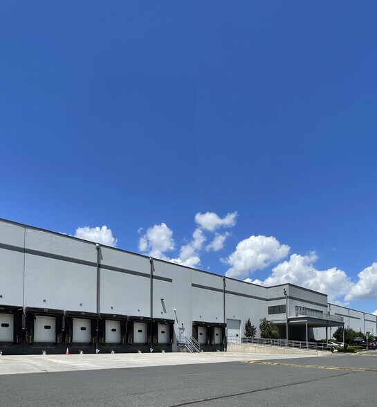 More Photos Of 1600 Livingston Ave, North Brunswick Distribution For Lease