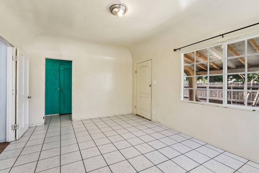 More Photos Of 7315 Woodley Ave, Van Nuys Land For Sale