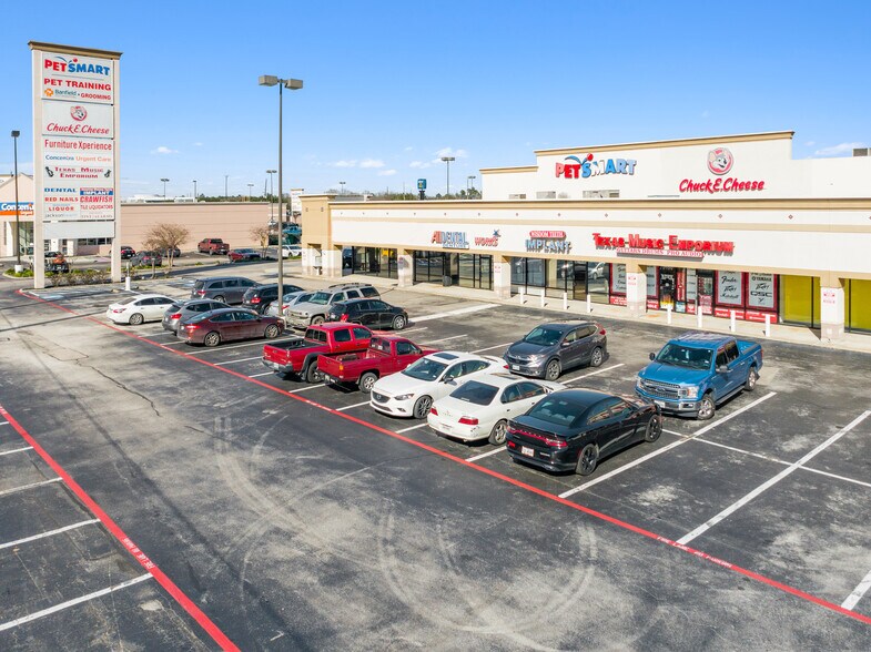More Photos Of 132-140 FM 1960 E, Houston Freestanding For Lease