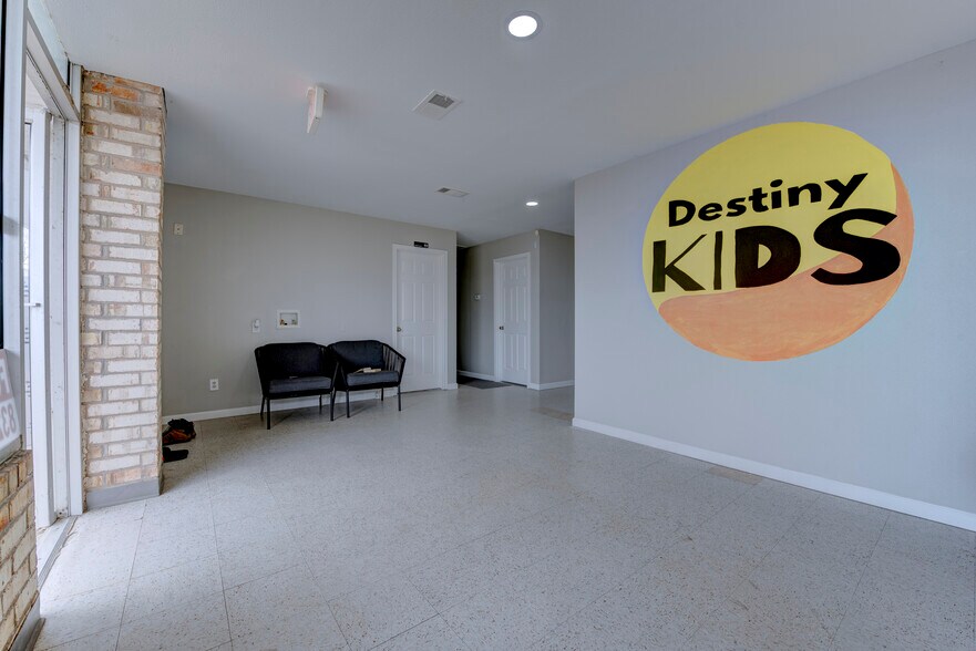 More Photos Of 4230 E FM 1462 Rd, Rosharon Storefront Retail Office For Lease