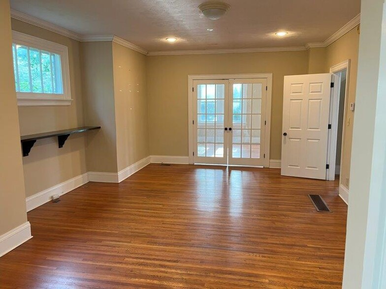 More Photos Of 4673 Kenny Rd, Columbus Office For Sale