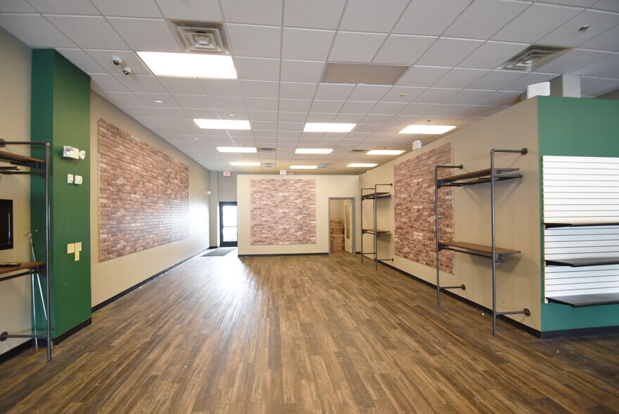 More Photos Of 1414 12th Ave N, Fargo Storefront For Lease