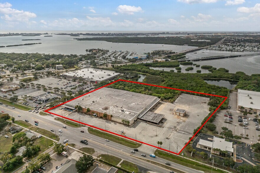 More Photos Of 4600 Park St N, Saint Petersburg Warehouse For Lease