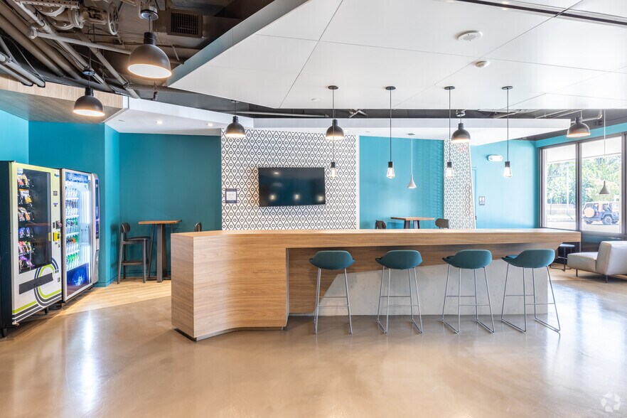 More Photos Of 1945 Old Gallows Rd, Vienna Medical For Lease