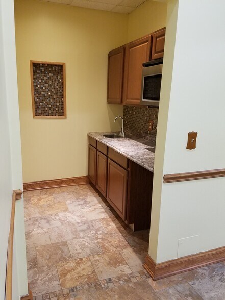 More Photos Of 6 Century Hill Dr, Latham Office For Lease