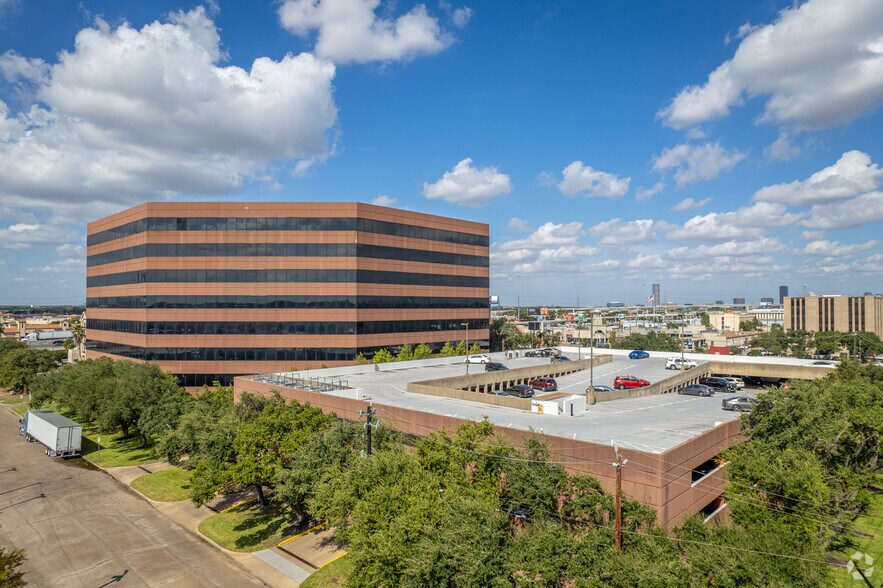 More Photos Of 6671 Southwest Fwy, Houston Office For Lease