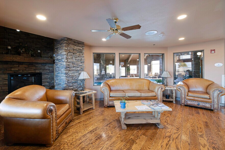 More Photos Of 1424 W Pine St, Pinedale Hotel For Sale