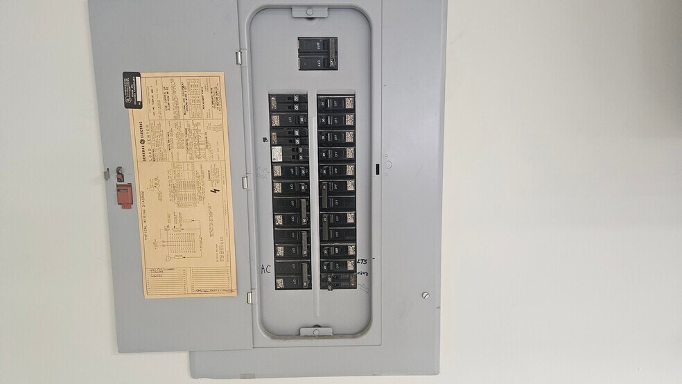 More Photos Of 159 Singleton St, Woonsocket Manufacturing For Lease