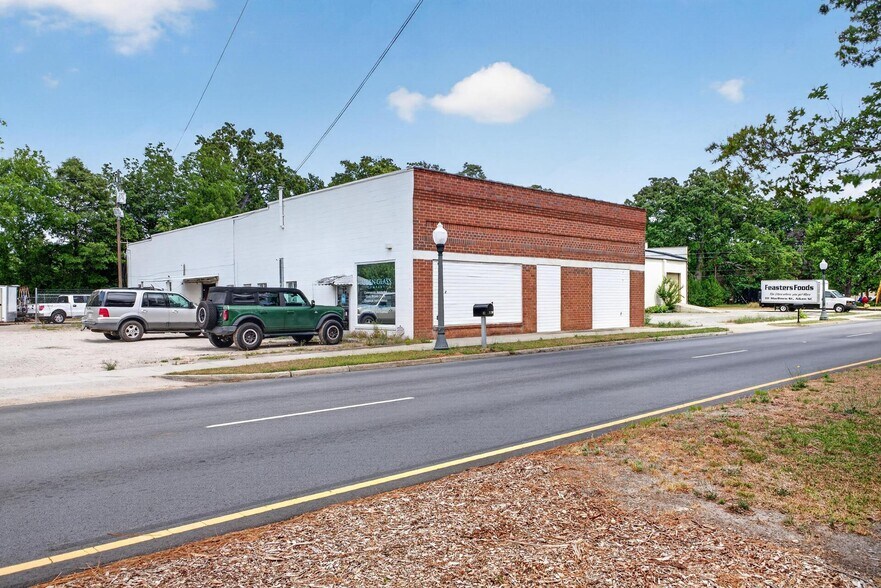 More Photos Of 910 Richland Ave E, Aiken General Retail For Lease