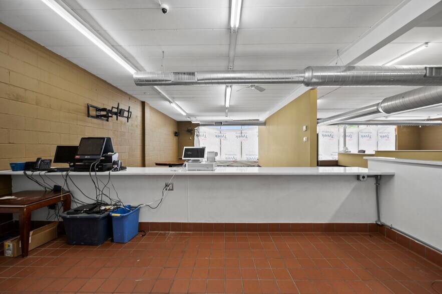 More Photos Of 755 N Snelling Ave N, Saint Paul Storefront For Lease