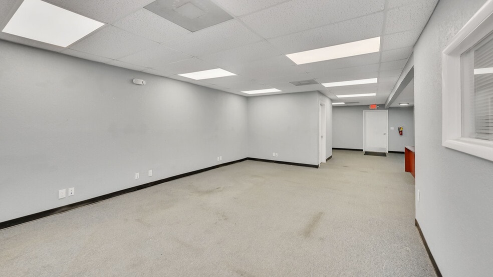 More Photos Of 10910-10920 Wiles Rd, Coral Springs Warehouse For Lease