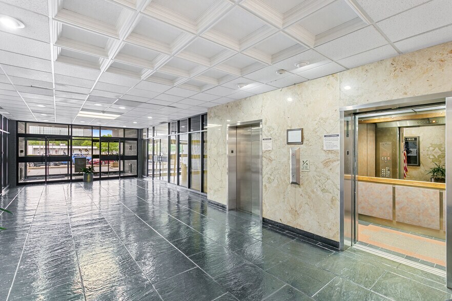 More Photos Of 5751 Uptain Rd, Chattanooga Office For Lease