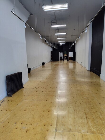 More Photos Of 474 Queen St W, Toronto Storefront Retail Office For Lease