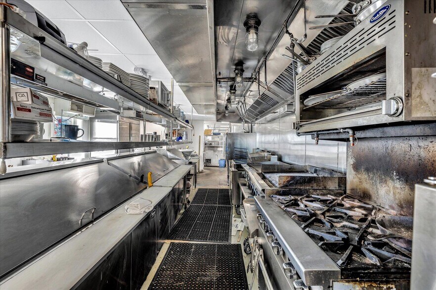 More Photos Of 317-319 Commercial St, Provincetown Restaurant For Lease