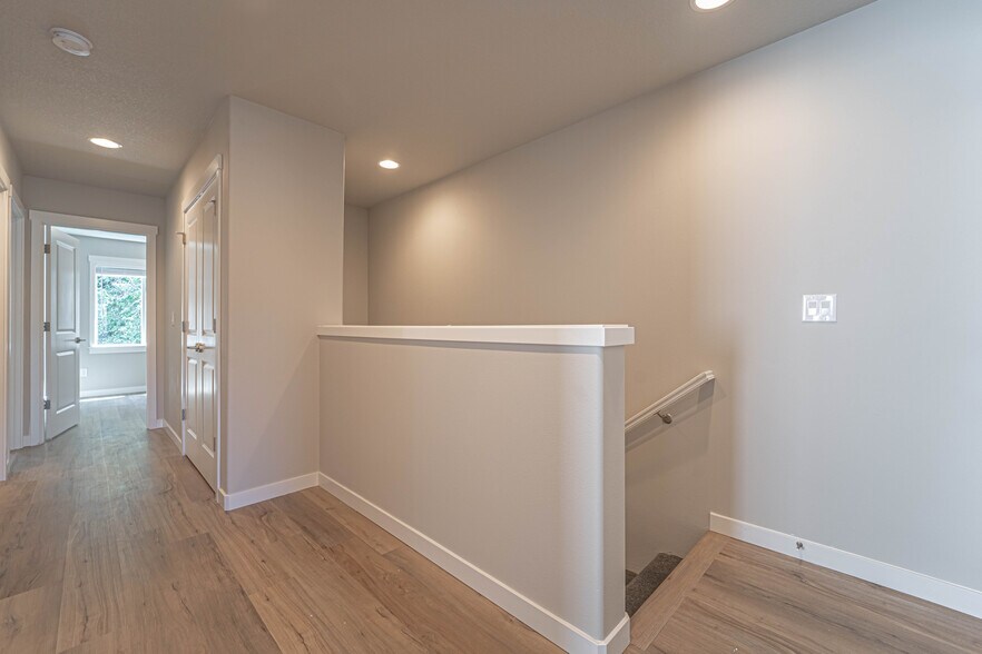 More Photos Of 109 NE Newhouse Rd, Vancouver Apartments For Sale