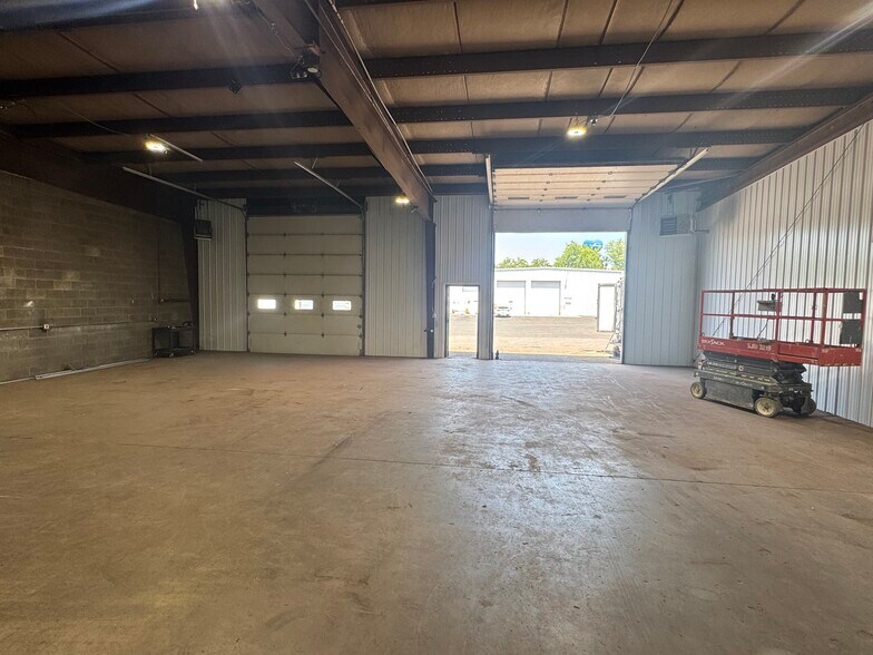 More Photos Of 24 W Potomac Pky, Williamsport Warehouse For Lease