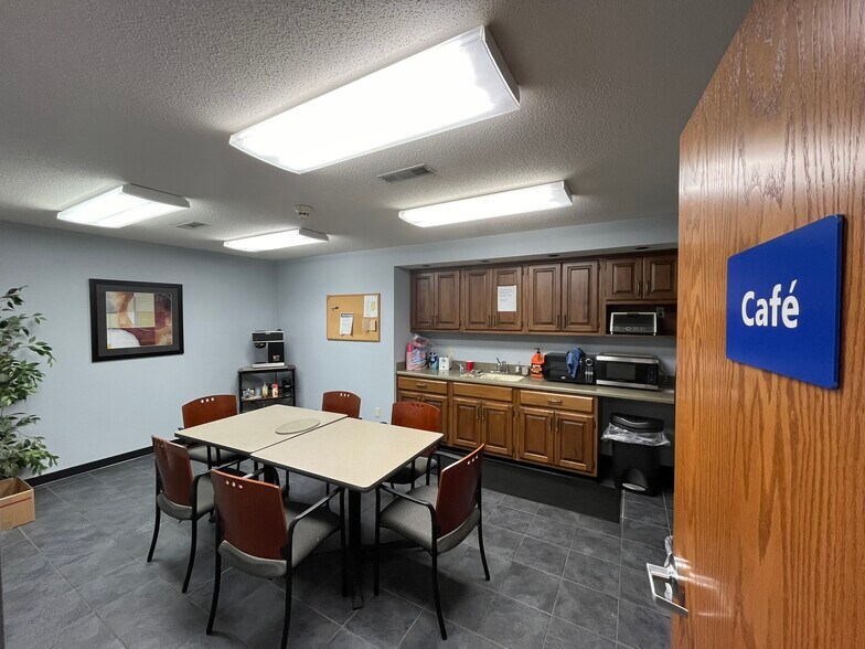 More Photos Of 3911 Merchant Rd, Fort Wayne Warehouse For Lease