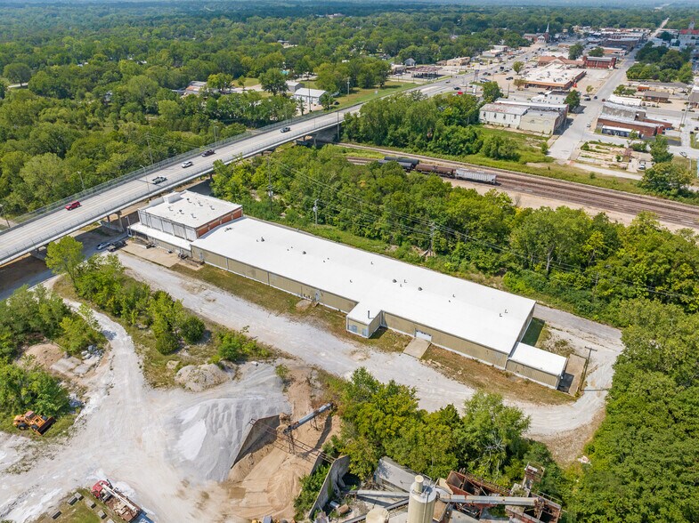 More Photos Of 713 E Austin Blvd, Nevada Warehouse For Sale