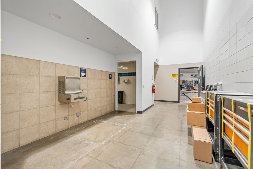 More Photos Of 2905 Lexington Ave S, Eagan Flex For Sale