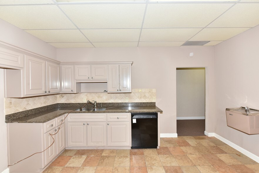 More Photos Of 3120 Medlock Bridge Rd, Peachtree Corners Light Distribution For Lease