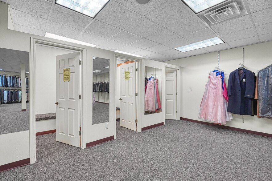 More Photos Of 2126 W Gore Blvd, Lawton Freestanding For Lease