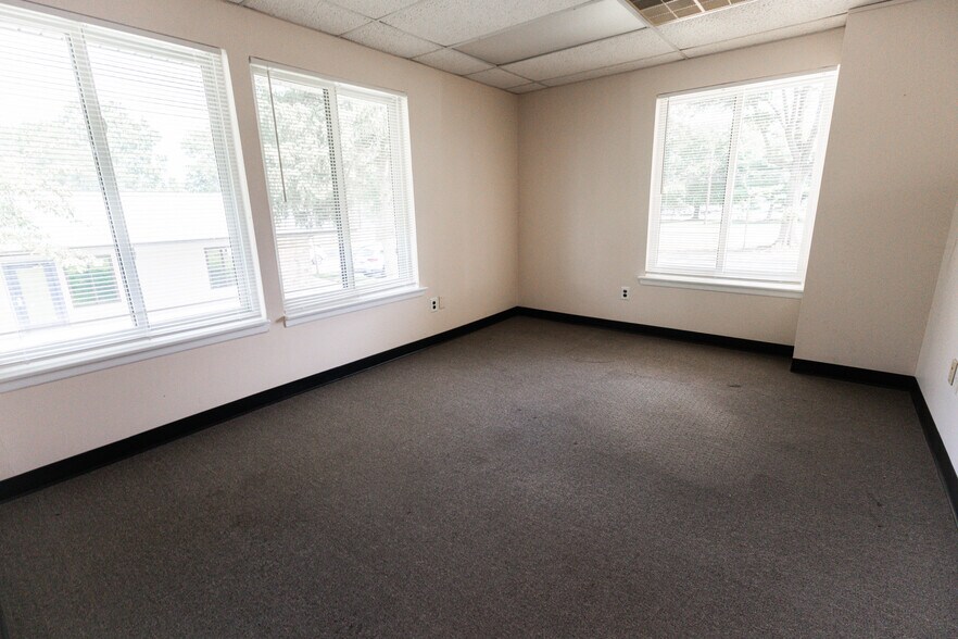 More Photos Of 1002-2001 Lincoln Dr W, Marlton Office For Lease