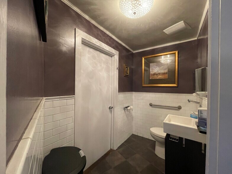 More Photos Of 10 Millwood St, Mill Valley Medical For Sale