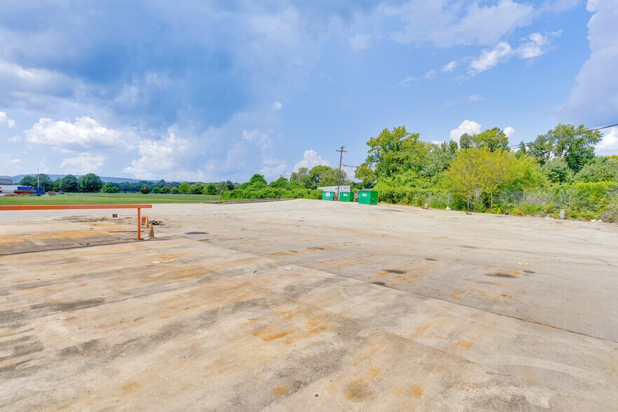 More Photos Of 2005 Riverside Dr, Chattanooga Industrial For Lease