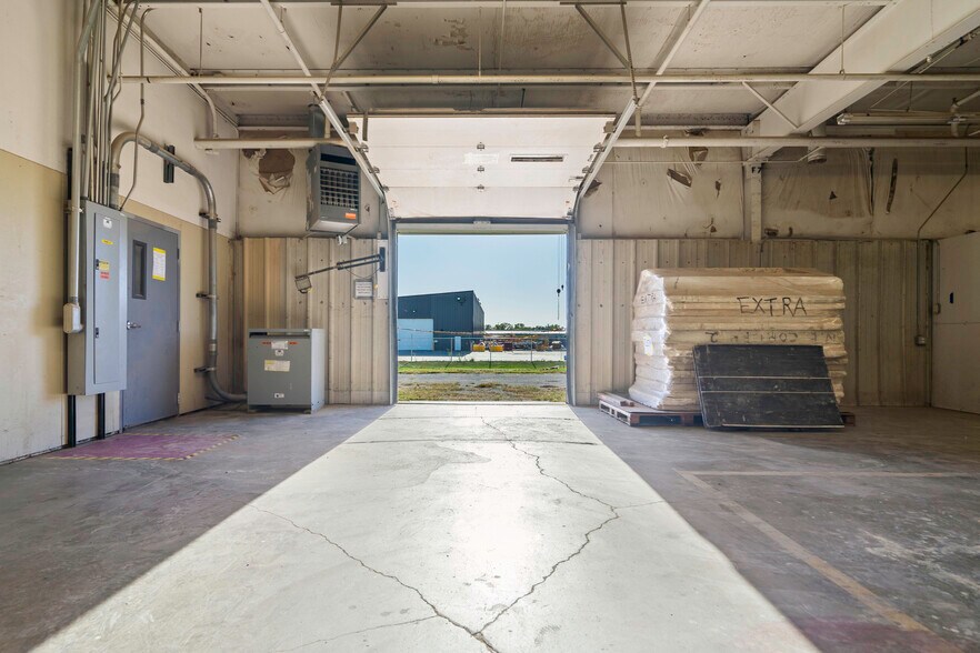 More Photos Of 1674 N Industrial Ave, Ottawa Manufacturing For Sale