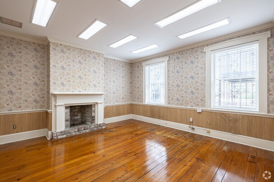 More Photos Of 120-124 W Liberty St, Savannah Office Residential For Sale
