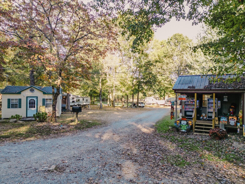 More Photos Of 78 Pebble Mountain Cir, Chuckey Trailer Camper Park For Sale