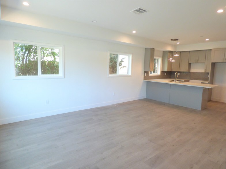 More Photos Of 1256 N Hobart Blvd, Los Angeles Apartments For Sale