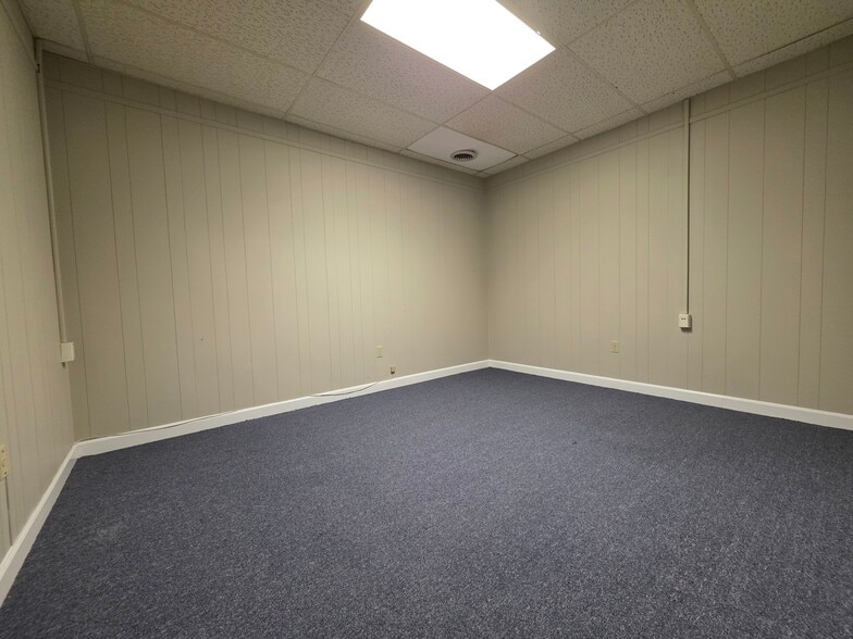 More Photos Of 404 St Andrews Dr, Greenville Office For Lease