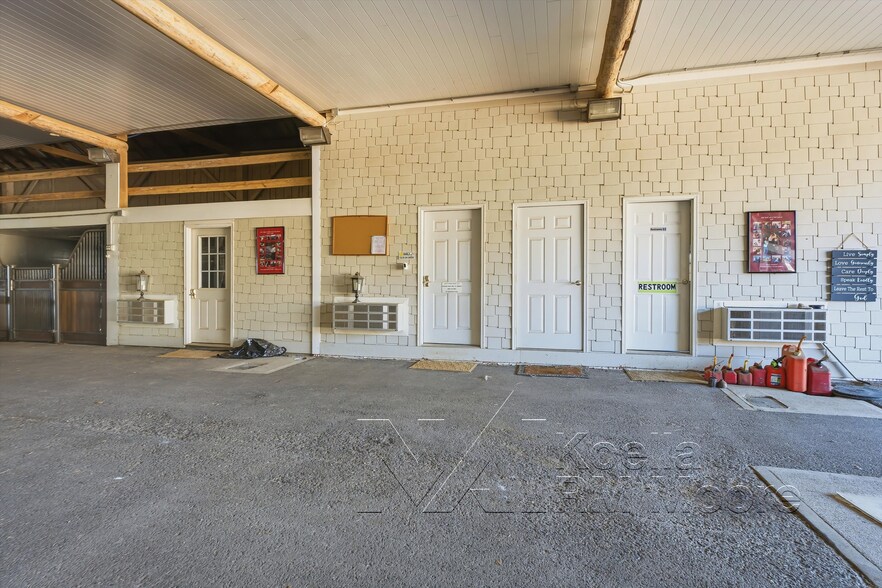 More Photos Of 1522 New Hope Rd, Rockwood Specialty For Sale